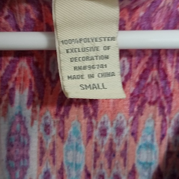 Cute top - Picture 3 of 4